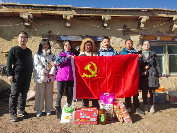 慰問當(dāng)?shù)厝罕?，了解民眾訴求.png